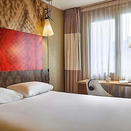 Ibis Centre Bastide Bordeaux
