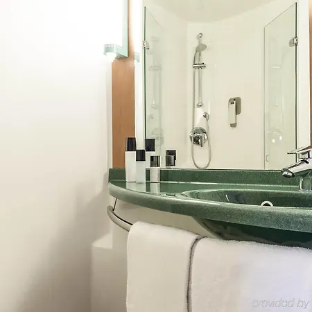 Ibis Centre Bastide Bordeaux