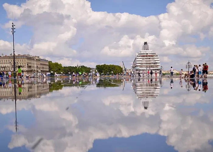 波尔多中心巴斯蒂德宜必思酒店 3*