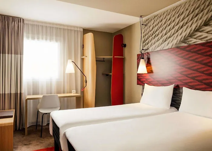 Ibis Centre Bastide מלון 3*