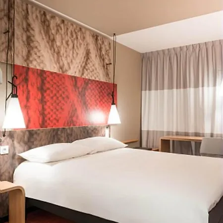 Hotell Ibis Centre Bastide 3*