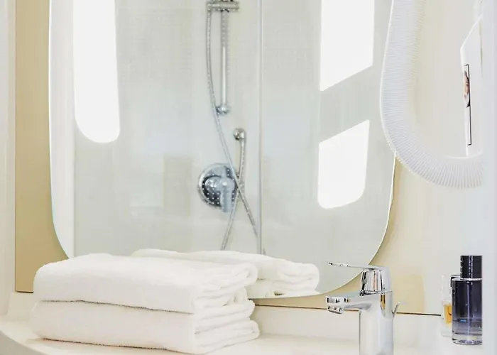 Отель Ibis Centre Bastide Бордо